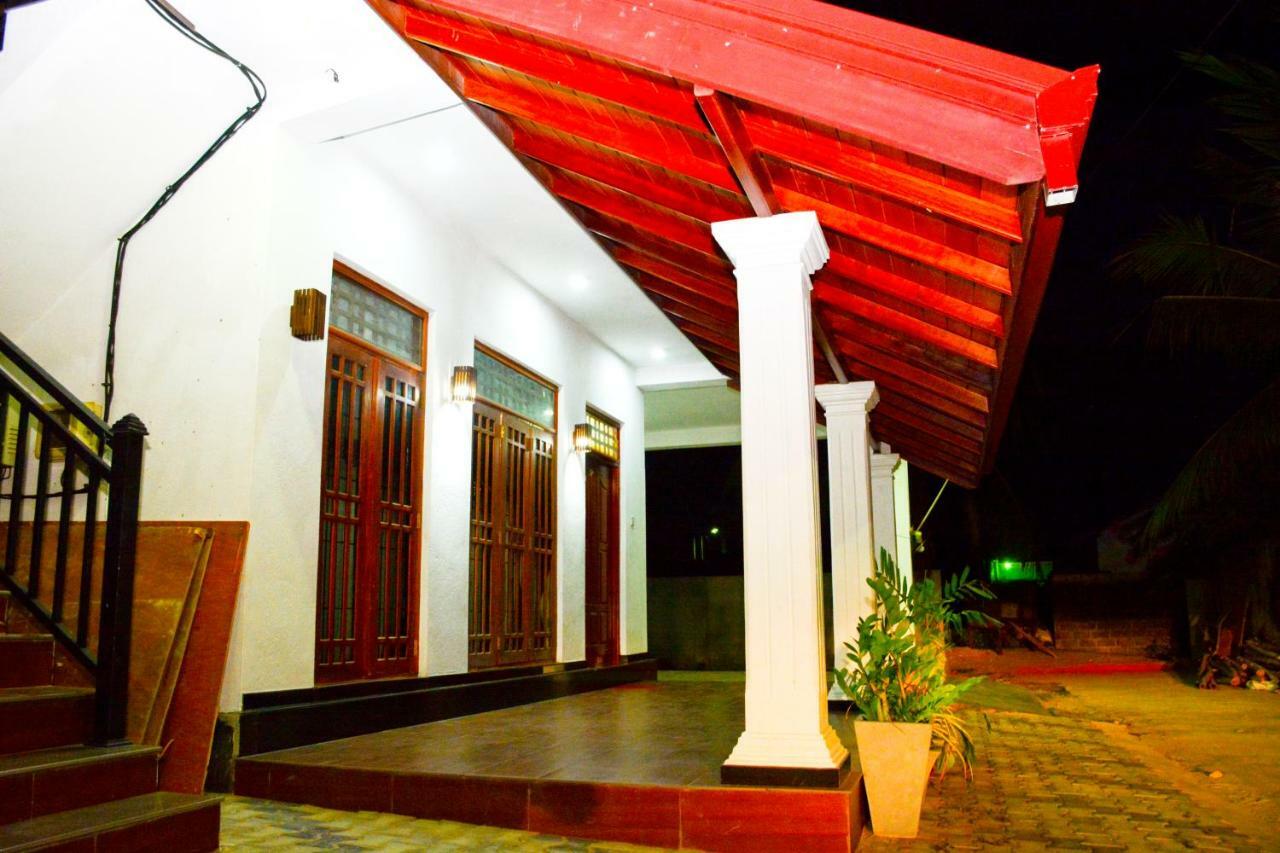 Hôtel Brisa Marina à Negombo Extérieur photo
